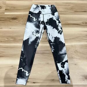 Sage Collective Everyday Cloud Print Leggings Women’s Small